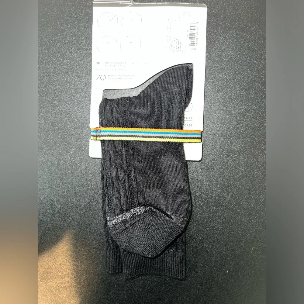 NWT Smartwool womens merino wool socks crew height medium M 6-8.5 Black New